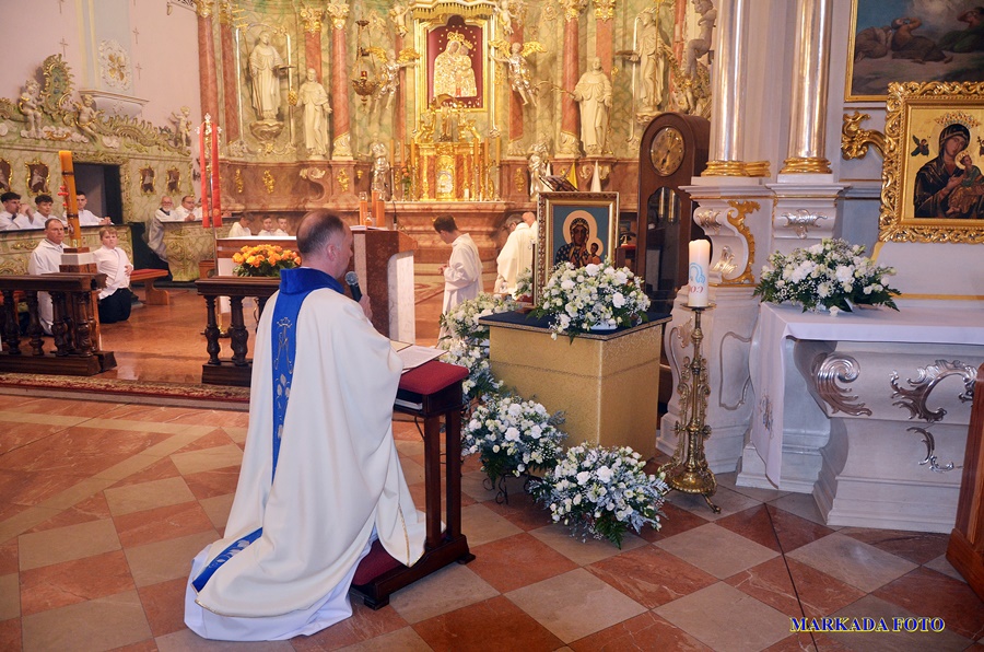 Akt oddania parafii Matce Bożej w dniu rozpoczęcia nawiedzenia domów i rodzin parafii w obrazie Matki Bożej Częstochowskiej