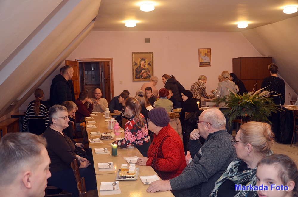 Zakończenie Rorat Eucharystią i wspólną Agapą